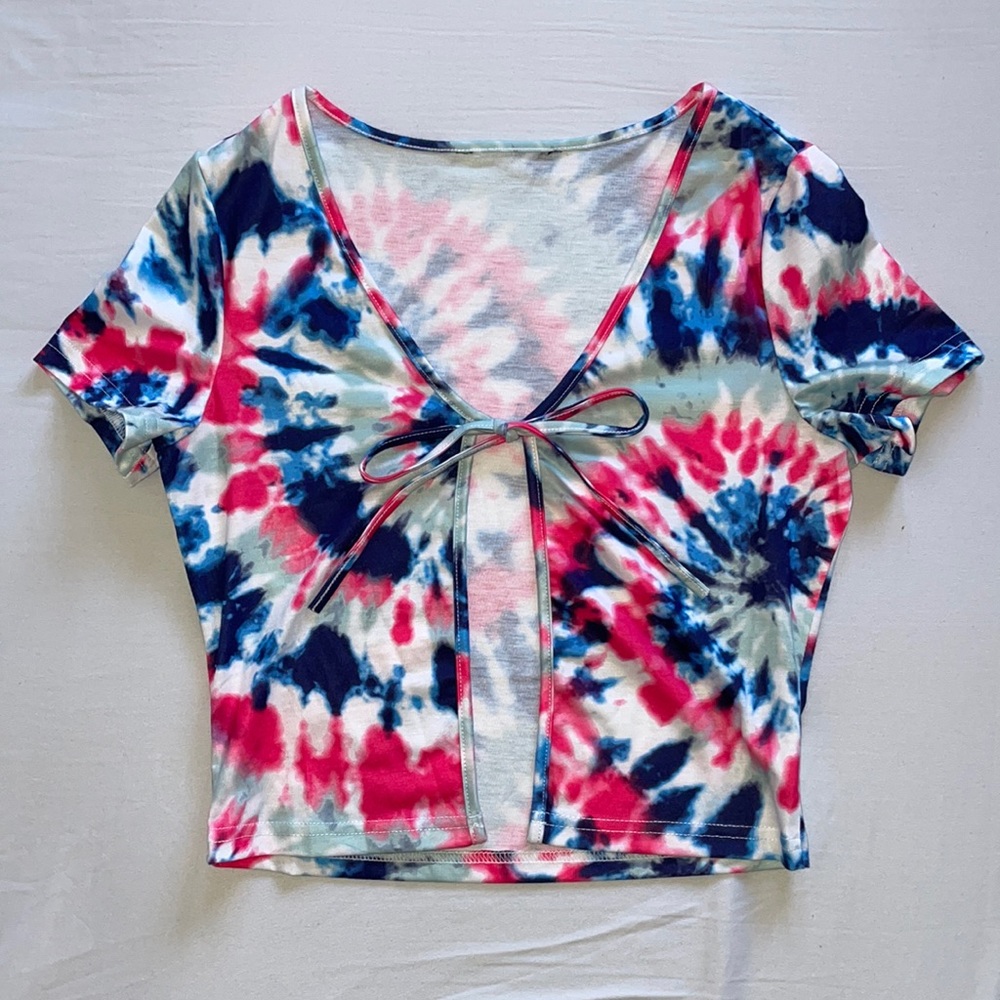 NWOT Tie Dye Tie Front Semi-crop Top